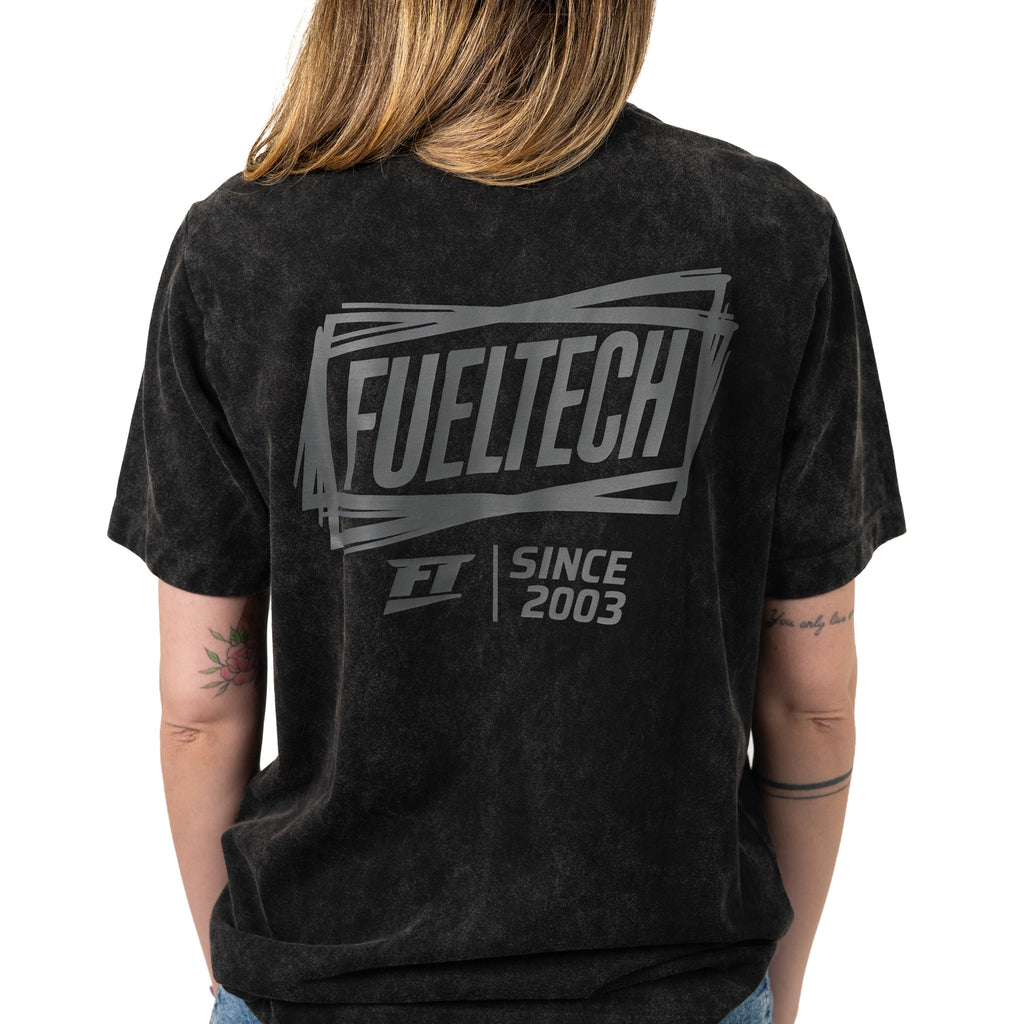 Camiseta Estonada Since 2003 FT - modelo feminino costas